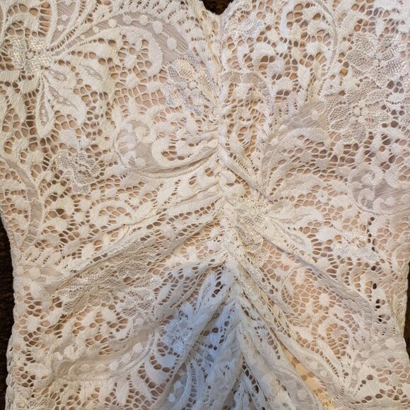 Windsor LIKE NEW Lace Mini Dress w/ Padded Bust - Picture 5 of 6